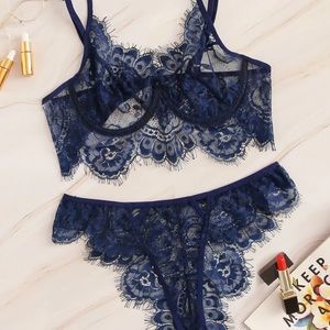 Lace bra and underwear set
